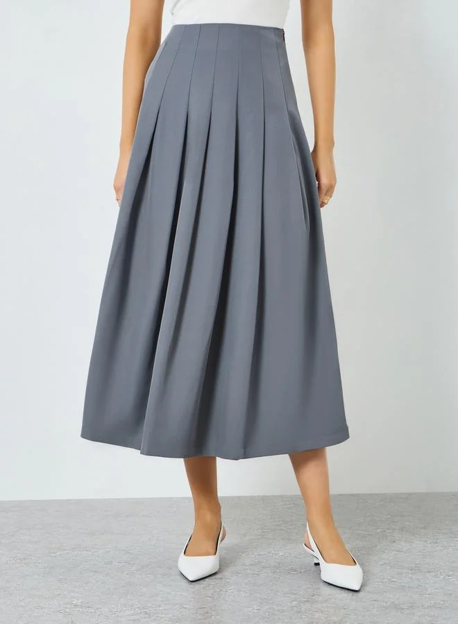 ستايلي تنورة طويلة بحافة واسعة وبكسرات